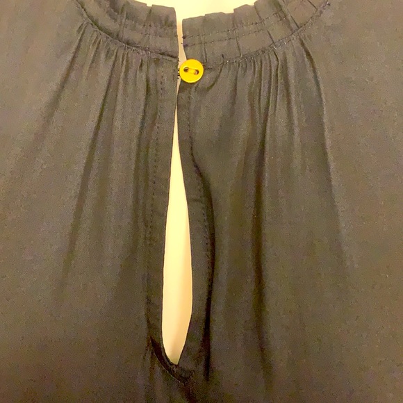 🎉HP🎉 Loft Ruffle Split Neck Top - Picture 3 of 7